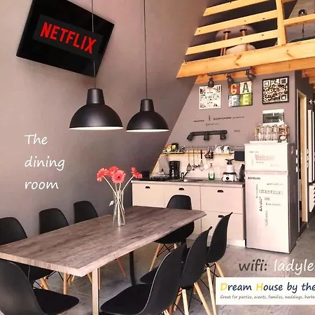 Dream House Apartment
